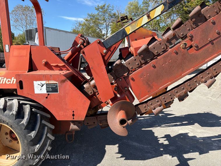 image for item YA5428 2001 Ditch Witch 7610DD trencher
