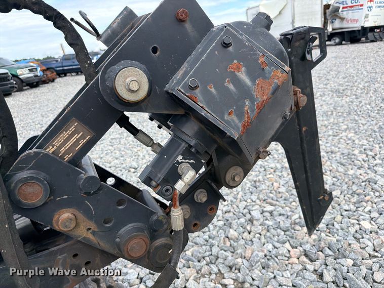 image for item YA5471 2015 Ditch Witch R300 cable plow