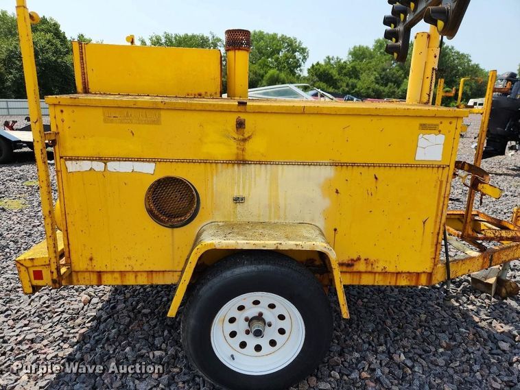 image for item YA5653 1990 Hesco manhole support trailer