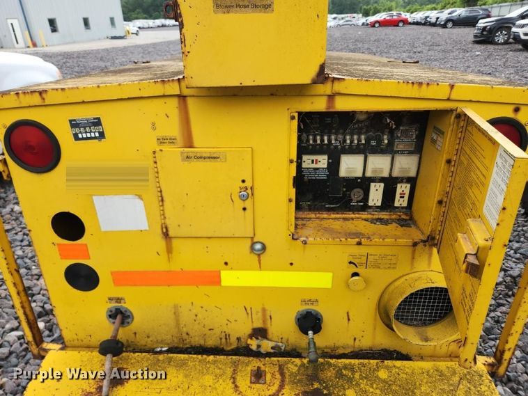 image for item YA5653 1990 Hesco manhole support trailer