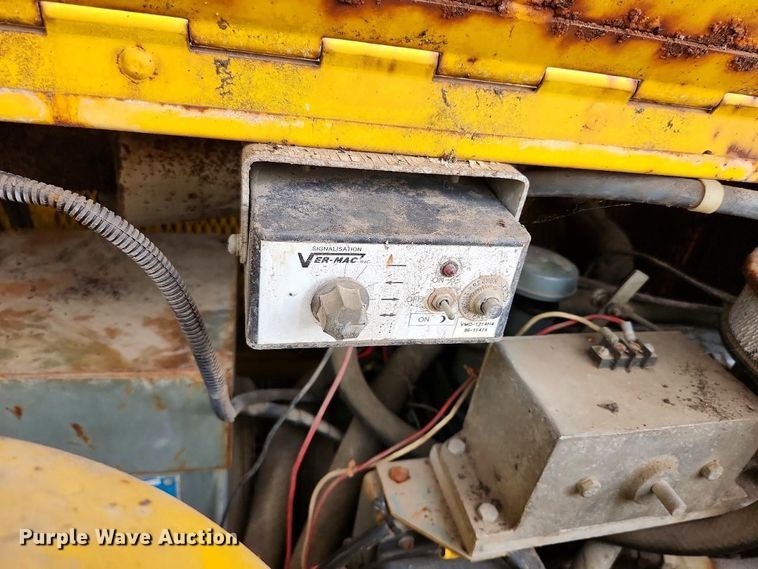 image for item YA5653 1990 Hesco manhole support trailer