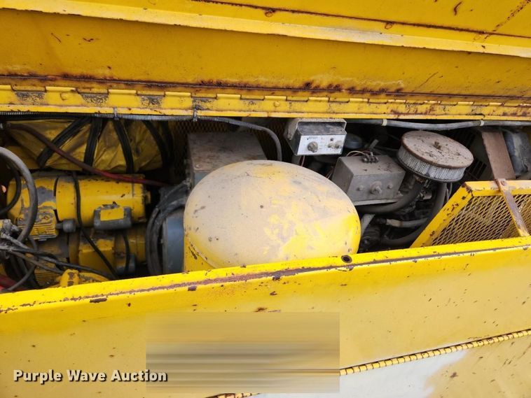 image for item YA5653 1990 Hesco manhole support trailer