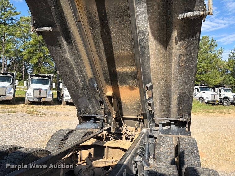 image for item ZA0837 2025 Kenworth T880 dump truck