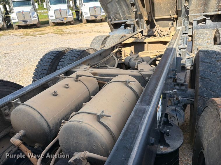 image for item ZA0837 2025 Kenworth T880 dump truck