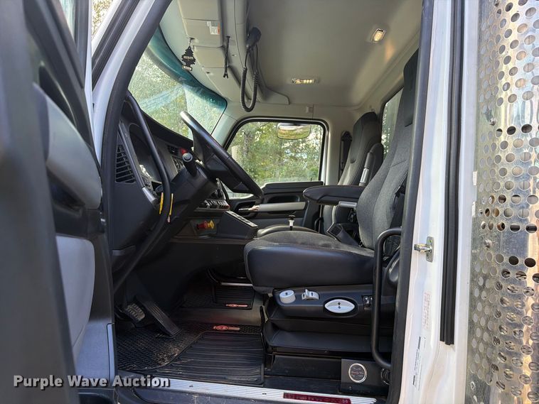 image for item ZA0837 2025 Kenworth T880 dump truck