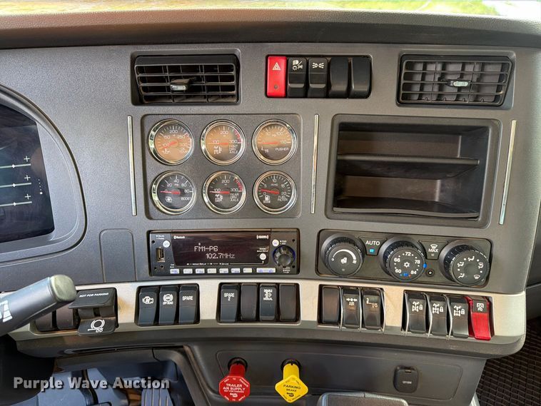 image for item ZA0837 2025 Kenworth T880 dump truck
