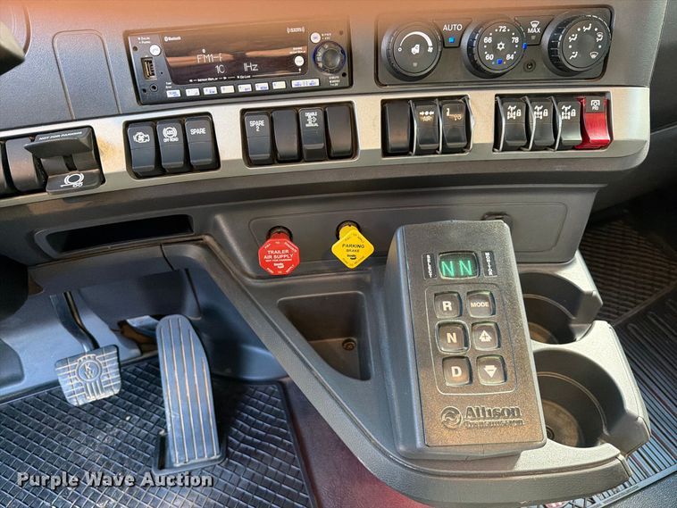 image for item ZA0837 2025 Kenworth T880 dump truck