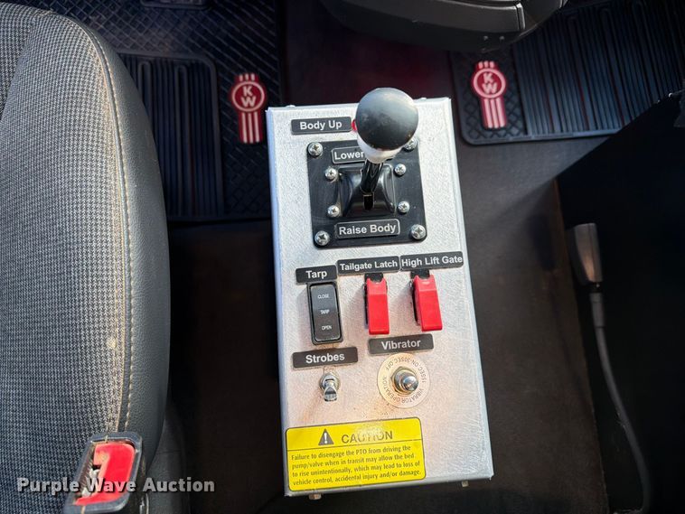 image for item ZA0837 2025 Kenworth T880 dump truck