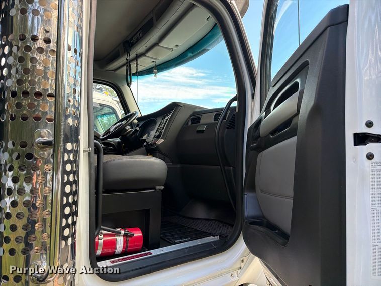 image for item ZA0837 2025 Kenworth T880 dump truck