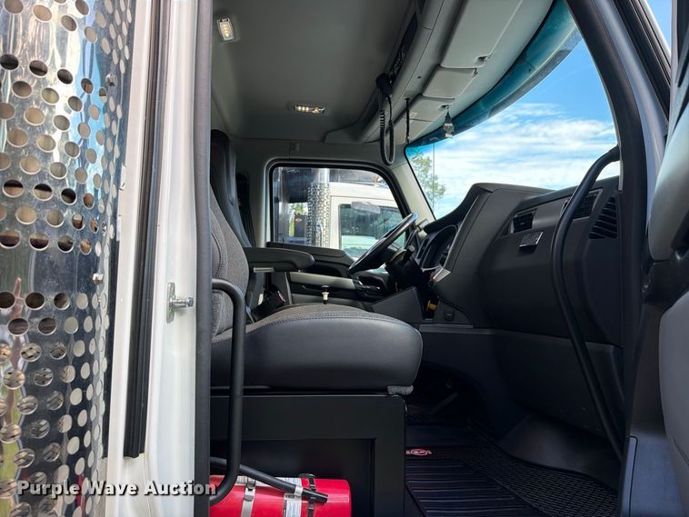 image for item ZA0837 2025 Kenworth T880 dump truck