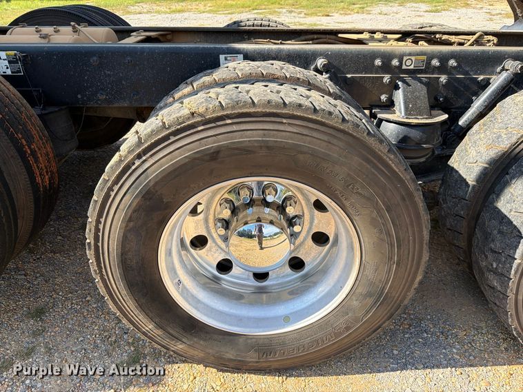 image for item ZA0837 2025 Kenworth T880 dump truck