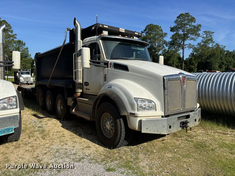 image for item ZA0838 2025 Kenworth T880 dump truck