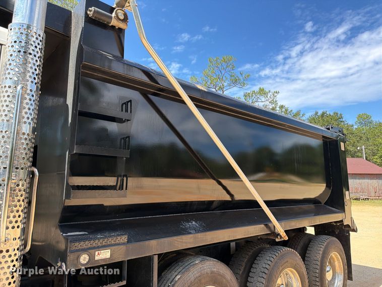 image for item ZA0838 2025 Kenworth T880 dump truck