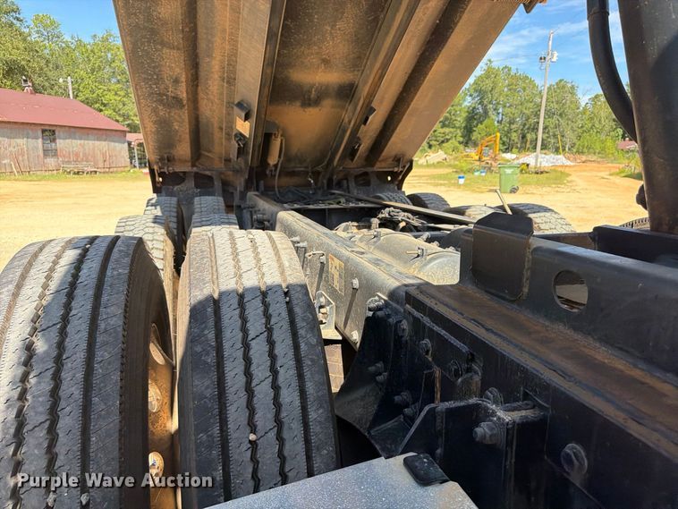 image for item ZA0838 2025 Kenworth T880 dump truck