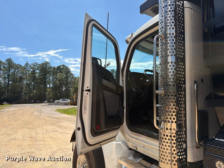 image for item ZA0838 2025 Kenworth T880 dump truck