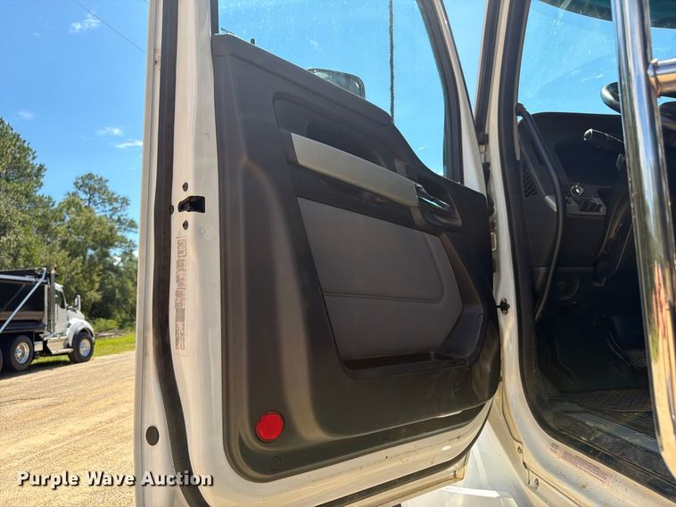 image for item ZA0838 2025 Kenworth T880 dump truck