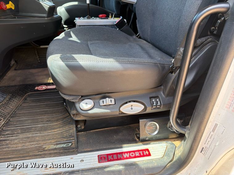 image for item ZA0838 2025 Kenworth T880 dump truck