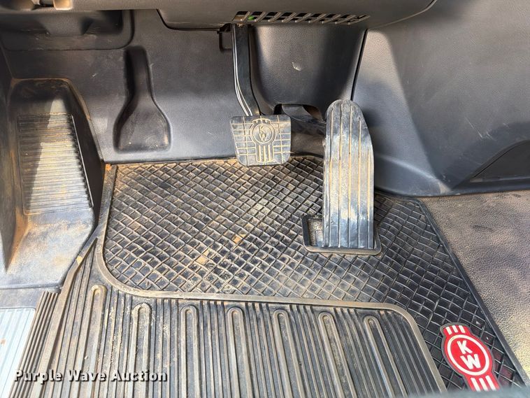 image for item ZA0838 2025 Kenworth T880 dump truck