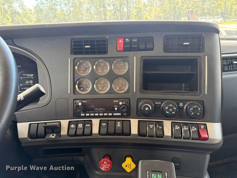 image for item ZA0838 2025 Kenworth T880 dump truck