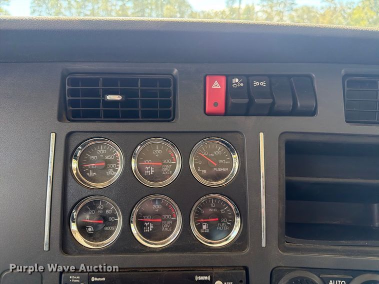 image for item ZA0838 2025 Kenworth T880 dump truck