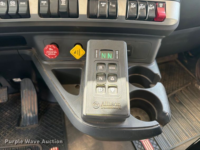 image for item ZA0838 2025 Kenworth T880 dump truck