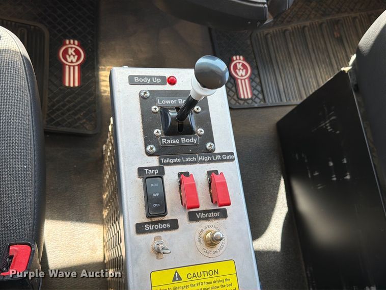 image for item ZA0838 2025 Kenworth T880 dump truck