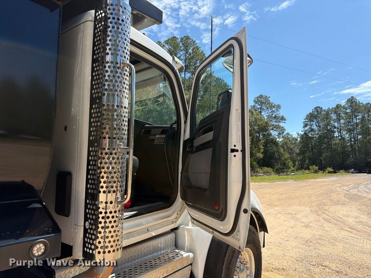 image for item ZA0838 2025 Kenworth T880 dump truck