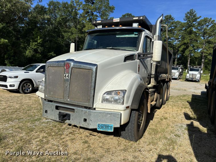 2025 Kenworth T880 dump truck