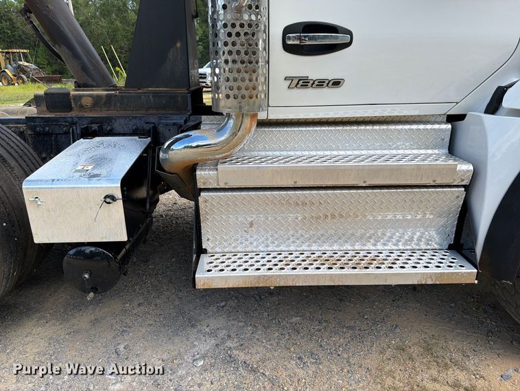 2025 Kenworth T880