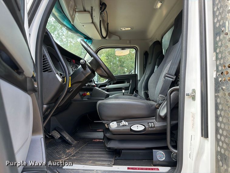 2025 Kenworth T880