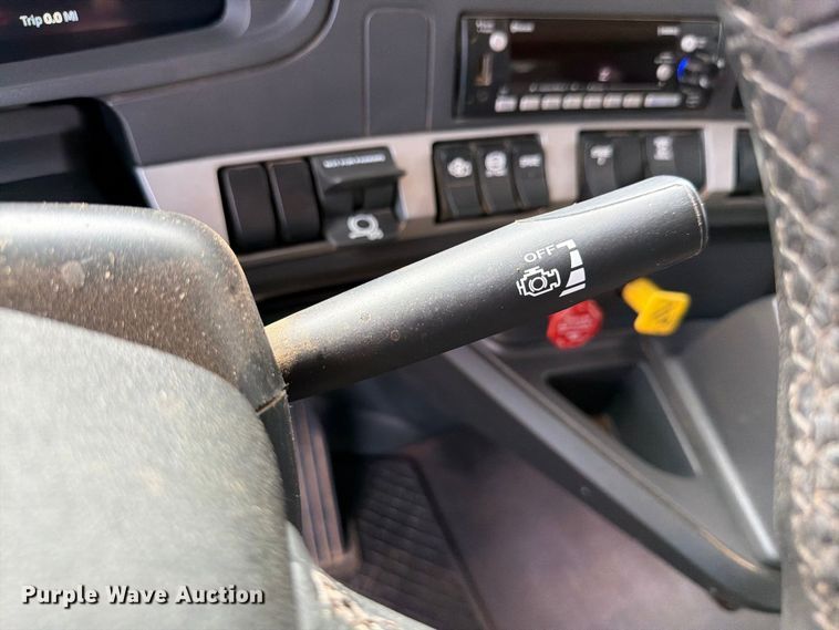 2025 Kenworth T880