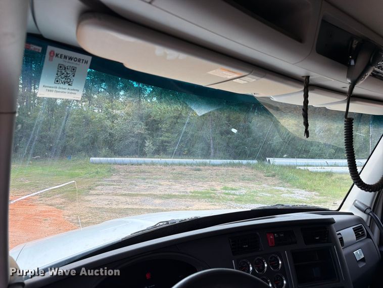 2025 Kenworth T880