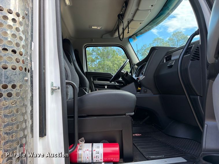 2025 Kenworth T880