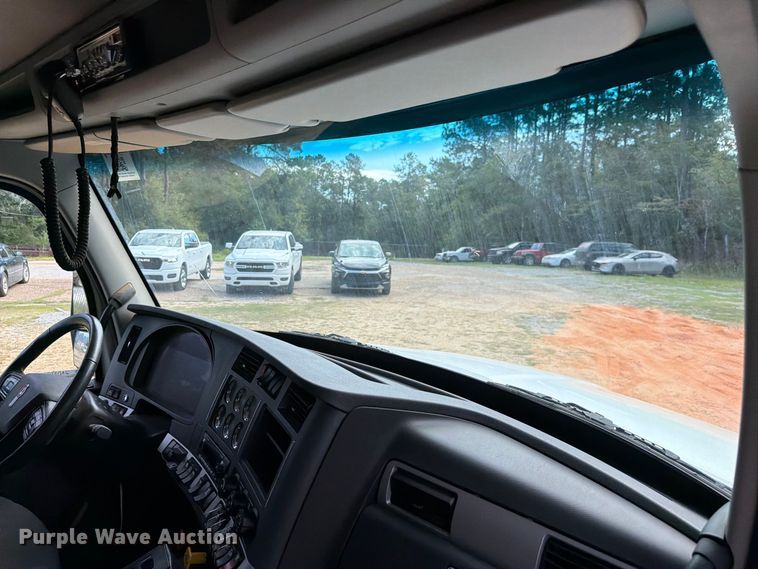 2025 Kenworth T880