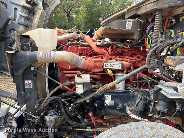 2025 Kenworth T880