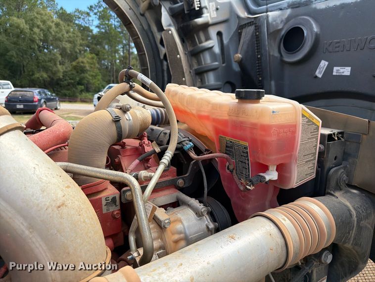 2025 Kenworth T880