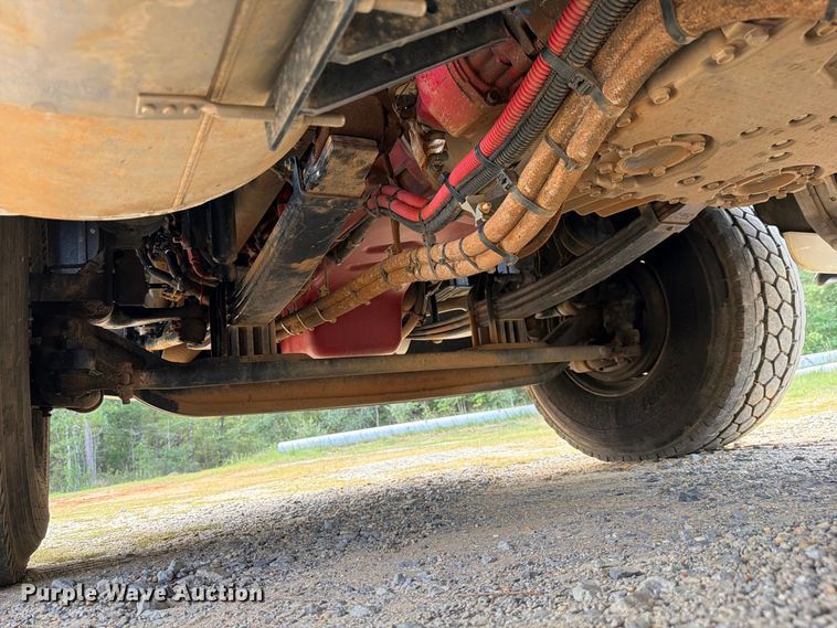 2025 Kenworth T880