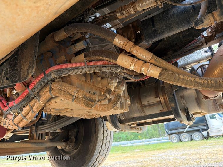 2025 Kenworth T880