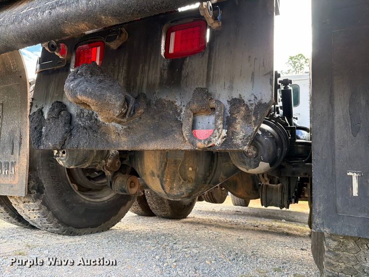 2025 Kenworth T880