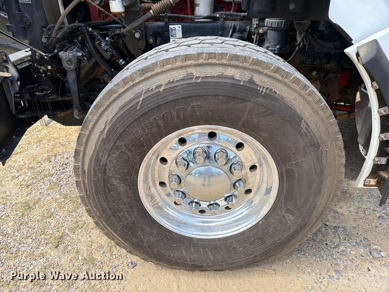2025 Kenworth T880
