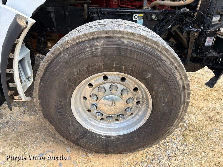 2025 Kenworth T880