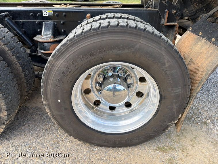 2025 Kenworth T880