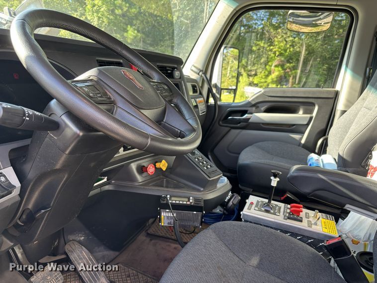 image for item ZA0840 2025 Kenworth T880 dump truck
