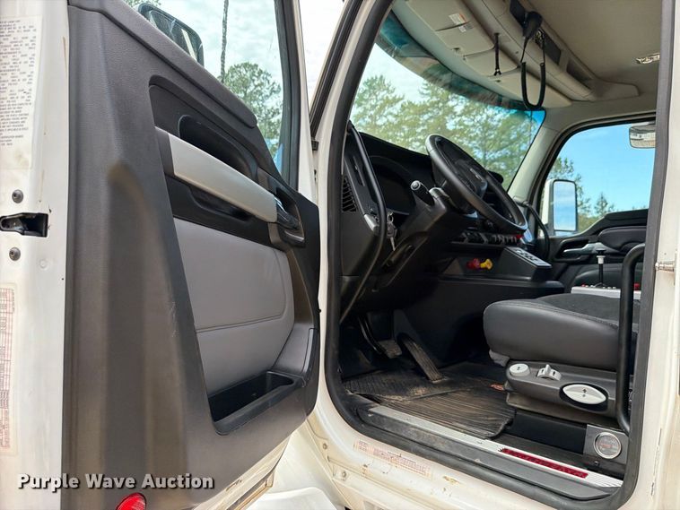 image for item ZA0840 2025 Kenworth T880 dump truck