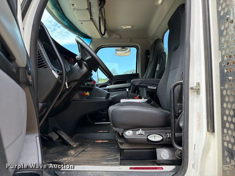 image for item ZA0840 2025 Kenworth T880 dump truck