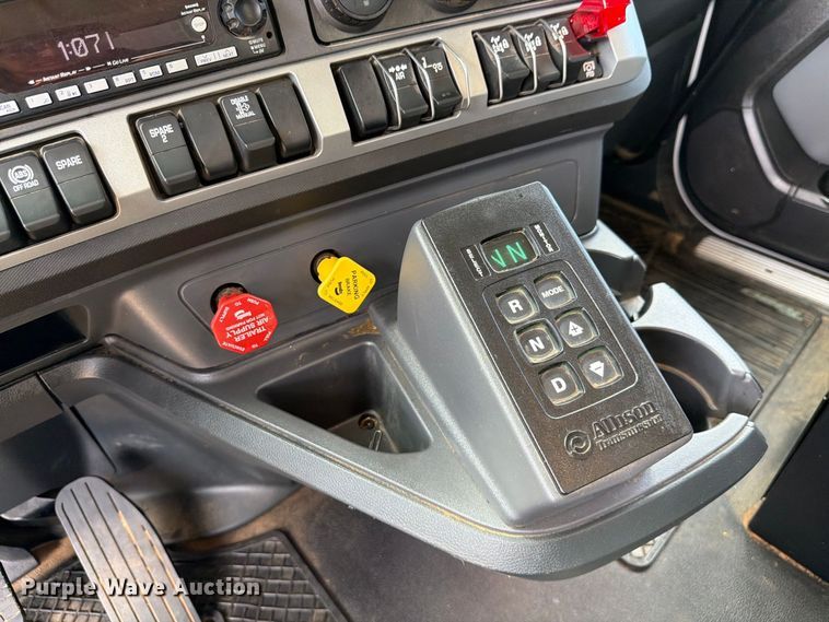 image for item ZA0840 2025 Kenworth T880 dump truck