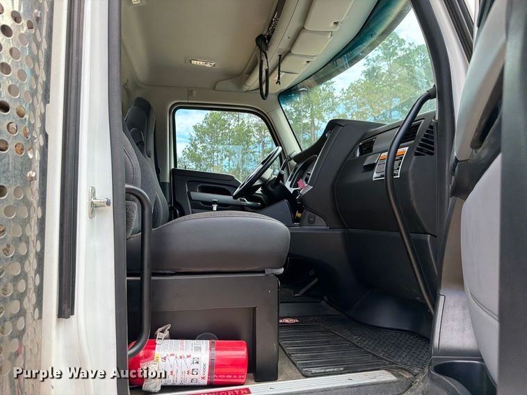 image for item ZA0840 2025 Kenworth T880 dump truck