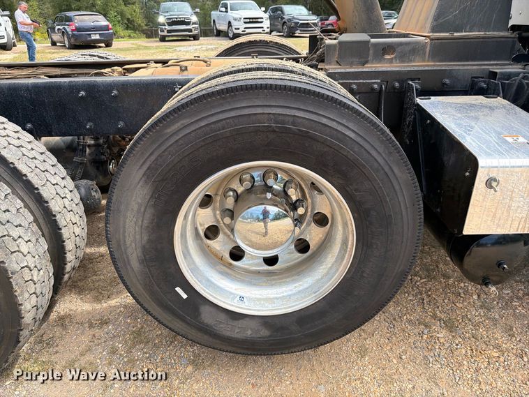 image for item ZA0840 2025 Kenworth T880 dump truck
