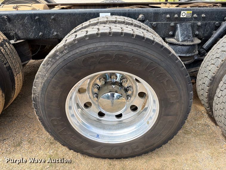 image for item ZA0840 2025 Kenworth T880 dump truck