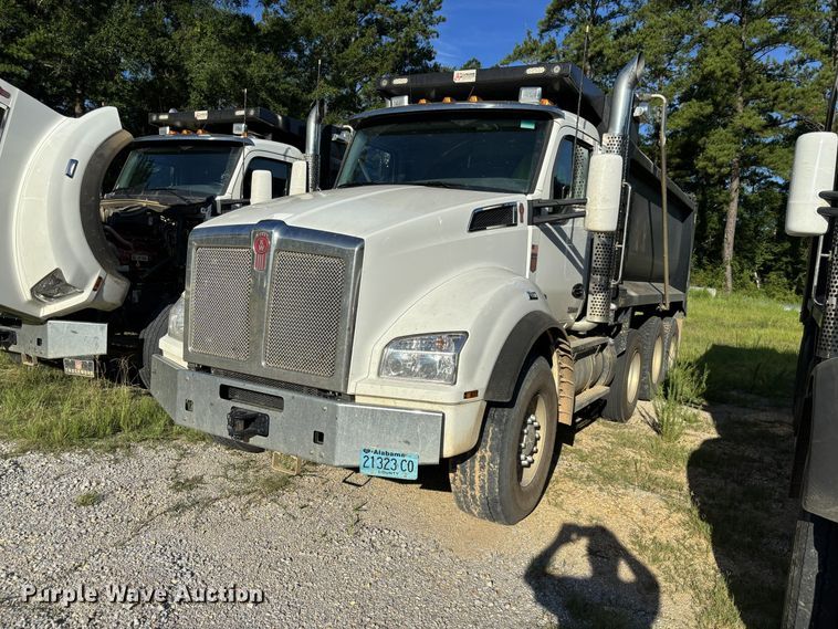 2025 Kenworth T880 dump truck